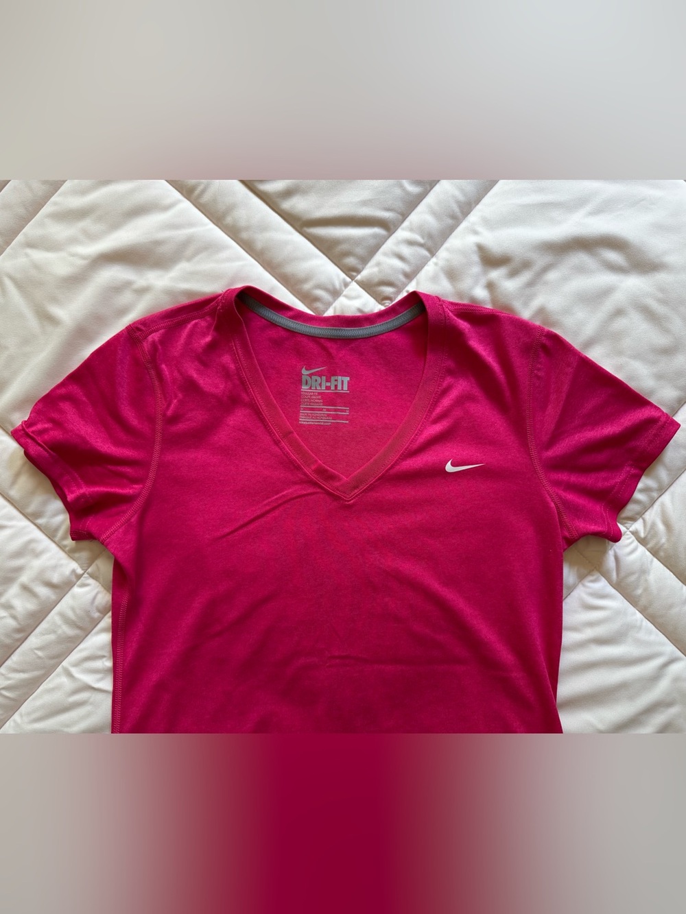 Nike Dri-Fit Regular Fit V-Neck Shirt